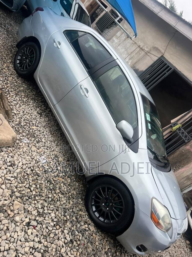 Toyota Yaris 2010 Silver