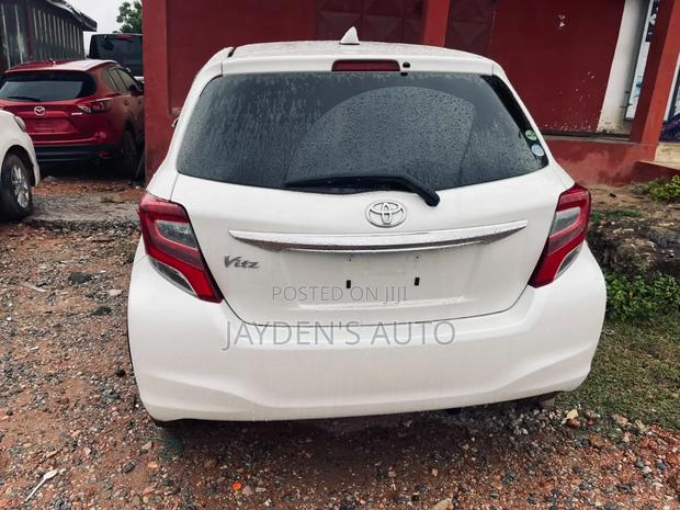 Toyota Vitz 2014 White