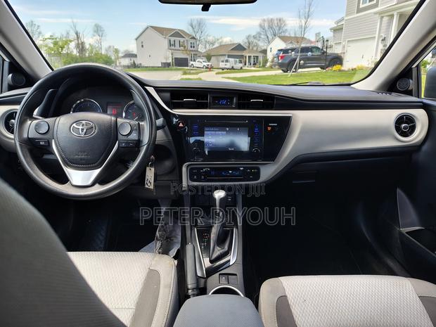 Toyota Corolla LE 4dr Sedan (1.8L 4cyl CVT) 2017 White