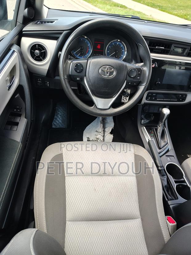 Toyota Corolla LE 4dr Sedan (1.8L 4cyl CVT) 2017 White