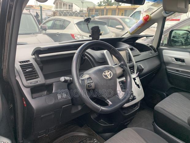 Toyota Voxy X L Edition 2WD 7-Seater 2012 Black