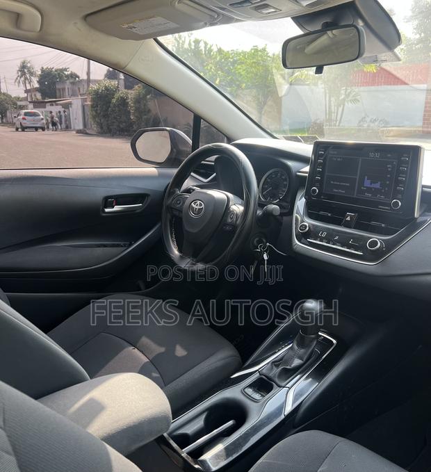 Toyota Corolla LE 2020 Silver