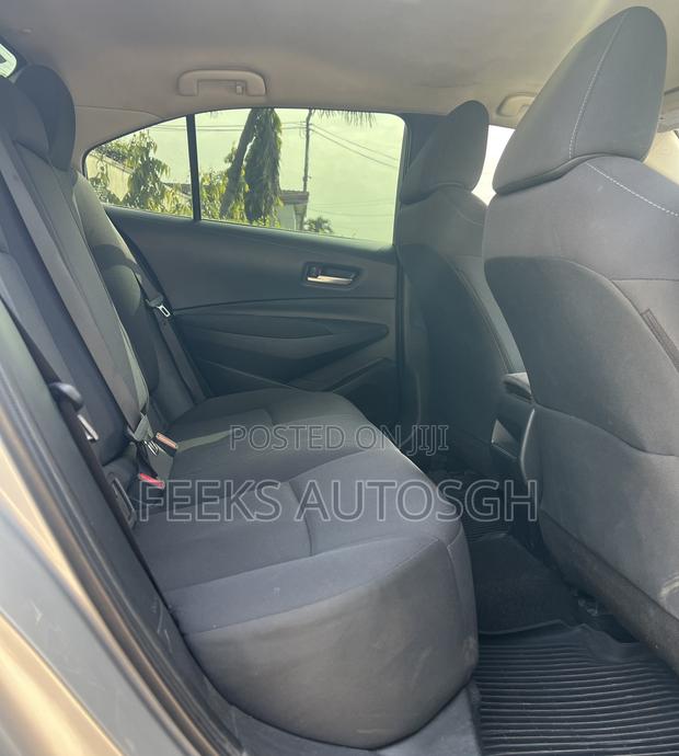 Toyota Corolla LE 2020 Silver