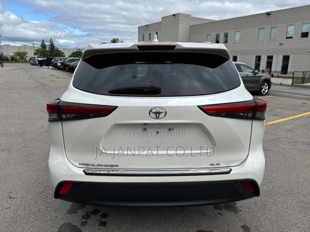 Toyota Highlander 2024 White