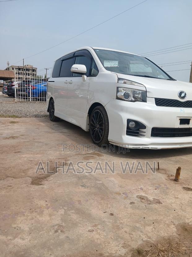 Toyota Voxy 2013 White