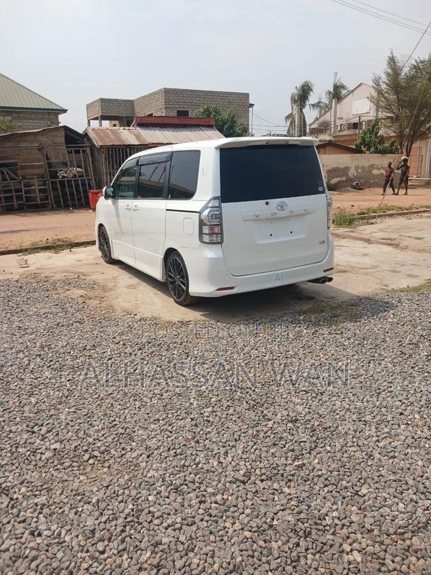 Toyota Voxy 2013 White