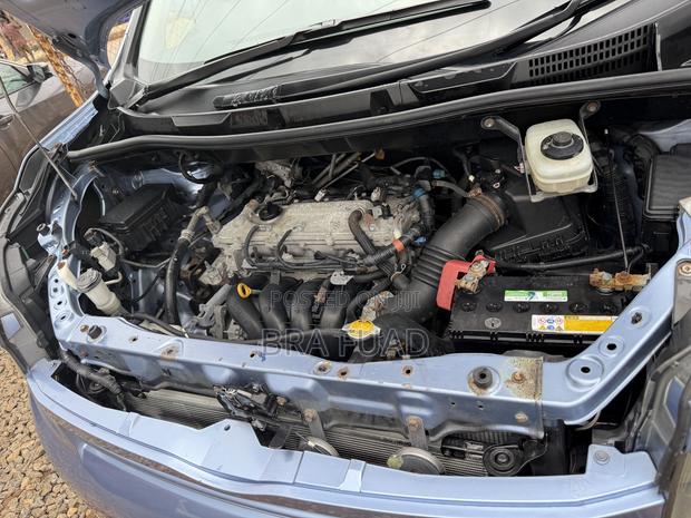 Toyota Voxy V 2WD 8-Seater 2012 Blue