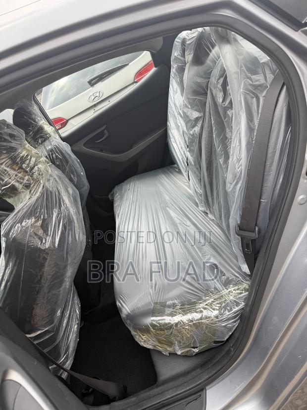 Hyundai Elantra SE 4dr Sedan (1.8L 4cyl 6A) 2015 Gray