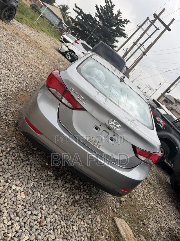 Hyundai Elantra SE 4dr Sedan (1.8L 4cyl 6A) 2015 Gray