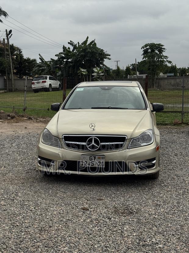 Mercedes-Benz C250 2012 Gold