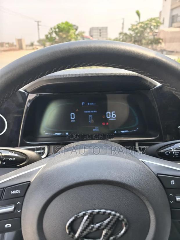 Hyundai Elantra Limited 2024 White