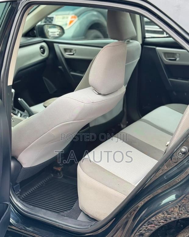 Toyota Corolla LE (1.8L 4cyl 2A) 2019 Gray