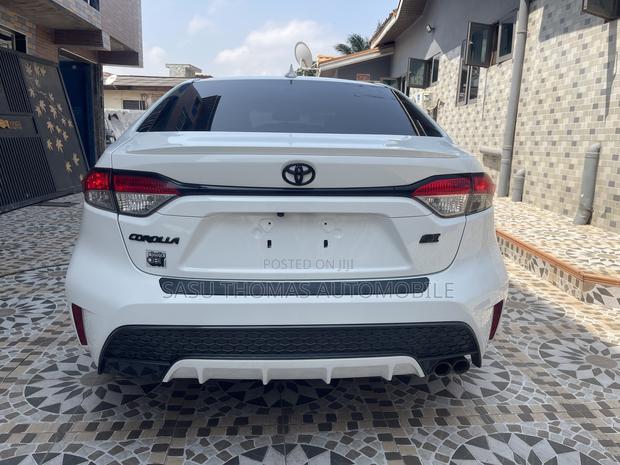 Toyota Corolla XLE 2021 White