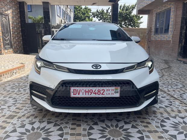 Toyota Corolla XLE 2021 White