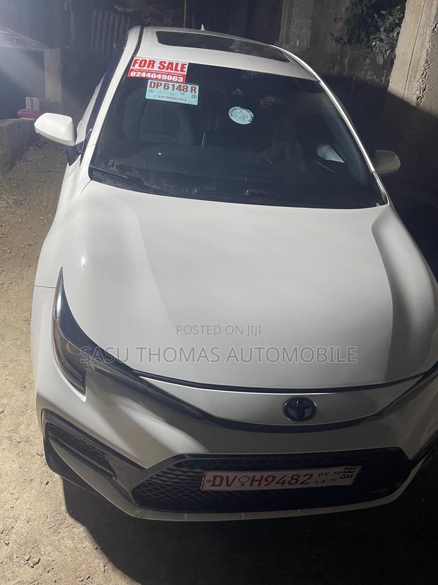 Toyota Corolla XLE 2021 White