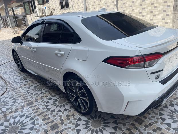 Toyota Corolla XLE 2021 White
