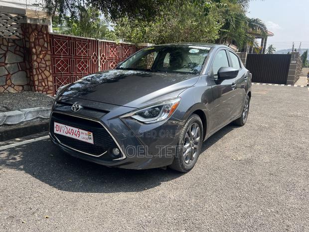 Toyota Yaris XLE Sedan 4dr 2019 Gray