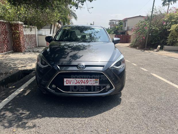 Toyota Yaris XLE Sedan 4dr 2019 Gray