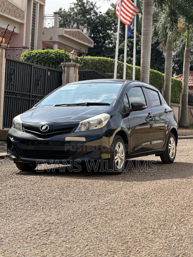 Toyota Vitz 1.3 FWD 5dr 2014 Black