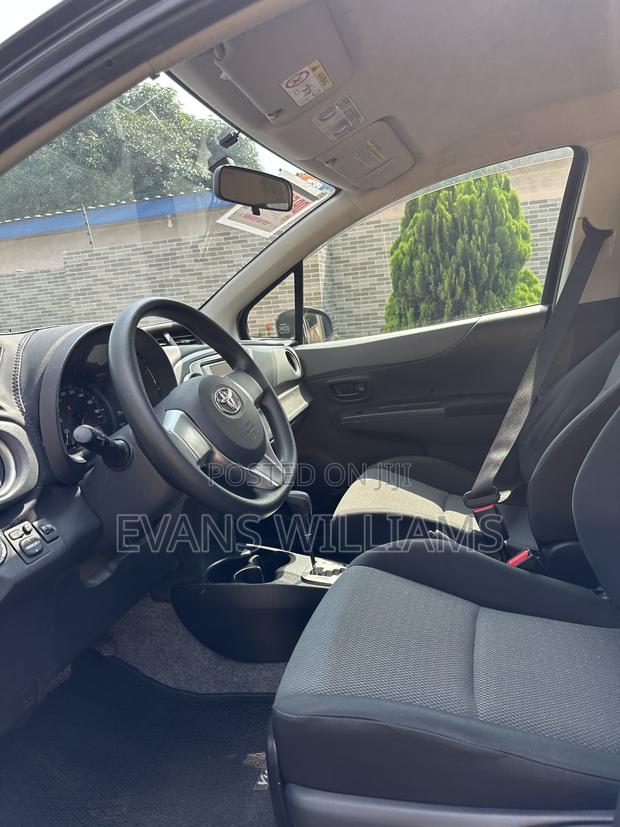 Toyota Vitz 1.3 FWD 5dr 2014 Black