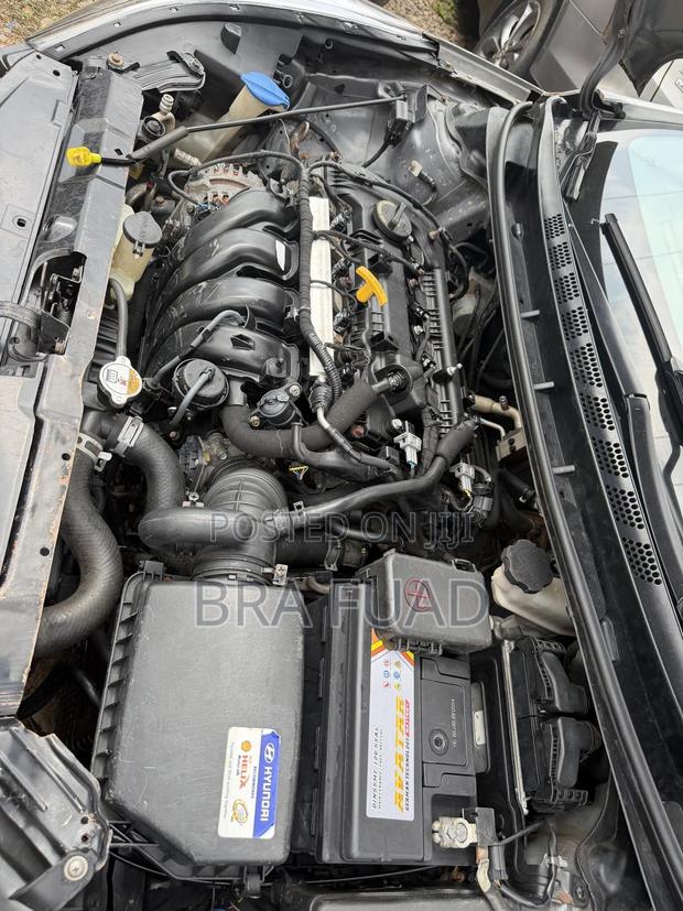 Hyundai Elantra SE 4dr Sedan (1.8L 4cyl 6A) 2015 Gray