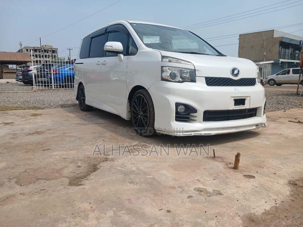 Toyota Voxy 2013 White