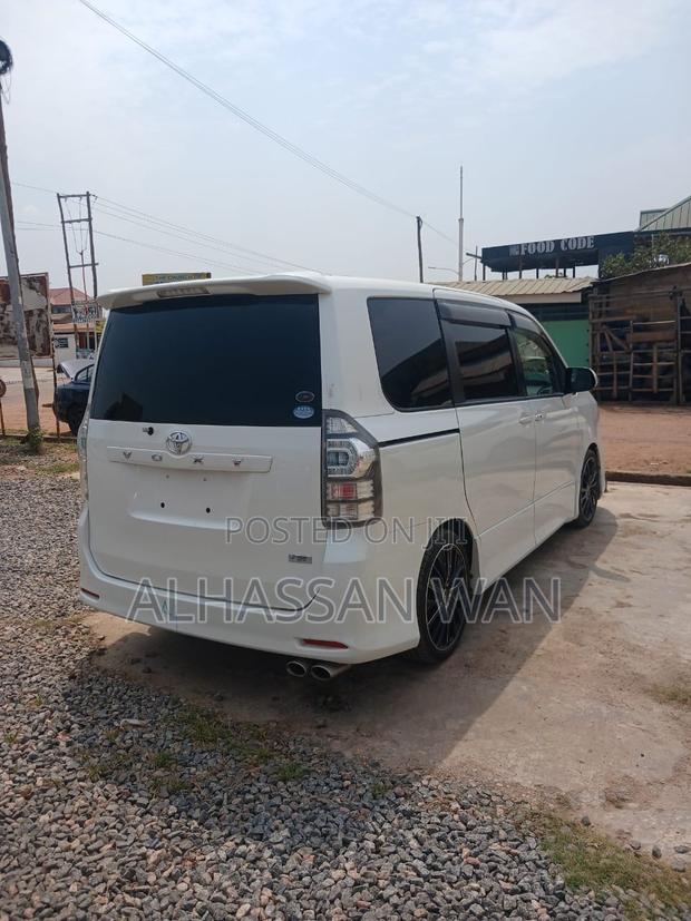 Toyota Voxy 2013 White
