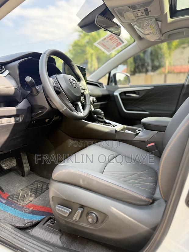 Toyota RAV4 2024 White