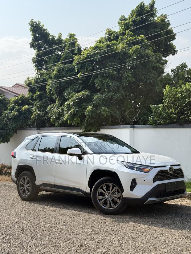 Toyota RAV4 2024 White