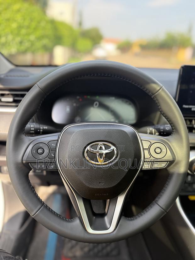 Toyota RAV4 2024 White