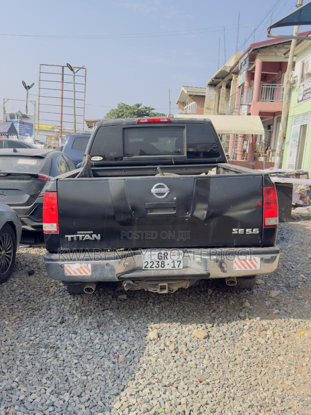Nissan Titan 2010 Black