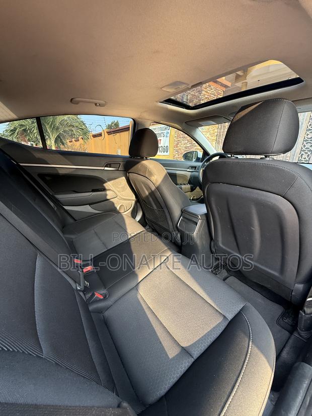 Hyundai Elantra Value Edition Sedan FWD (2.0L 4cyl 6A) 2017 White