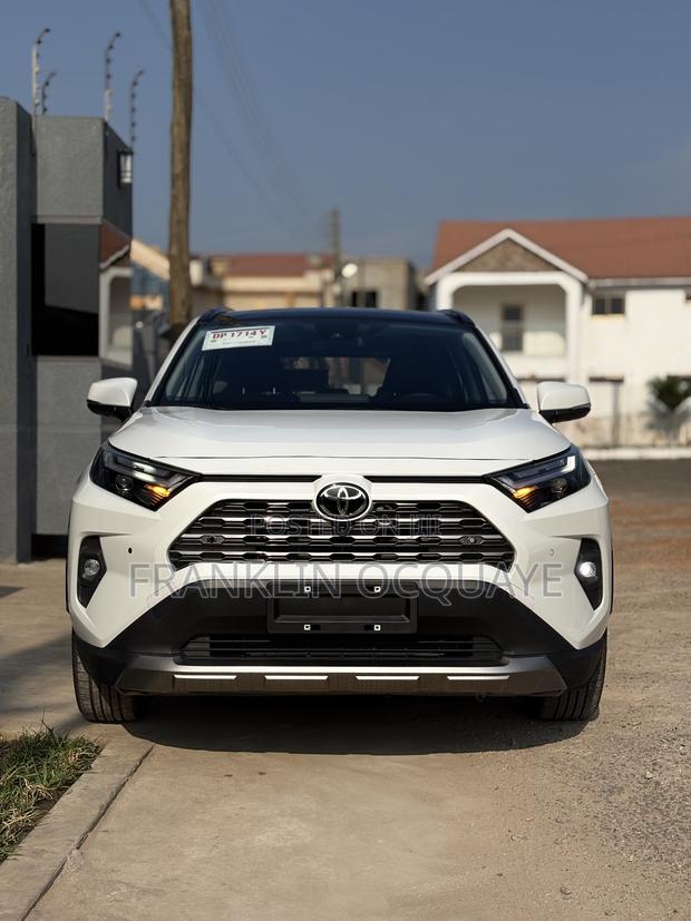 Toyota RAV4 2024 White
