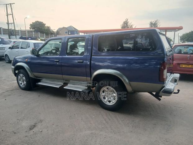Nissan Pick-Up 2007 Brown