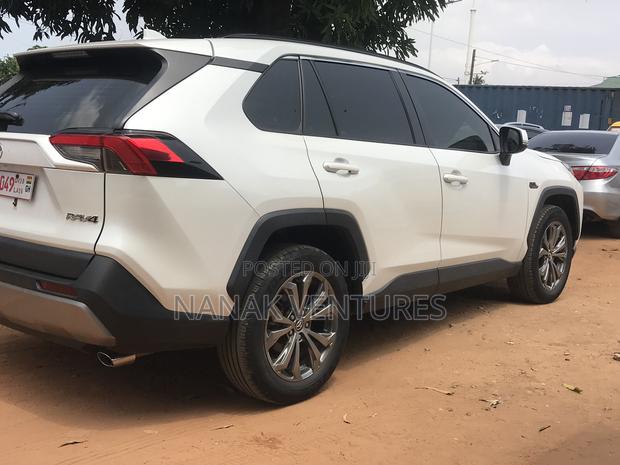 Toyota RAV4 Adventure AWD 2024 White