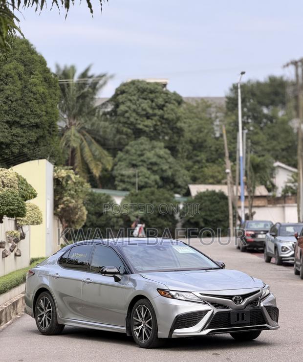 Toyota Camry 2023 Gray
