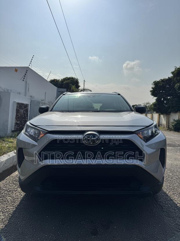 Toyota RAV4 LE FWD 2020 Gray