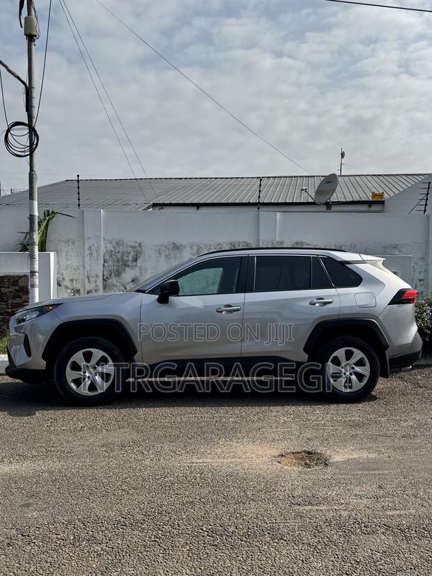 Toyota RAV4 LE FWD 2020 Gray