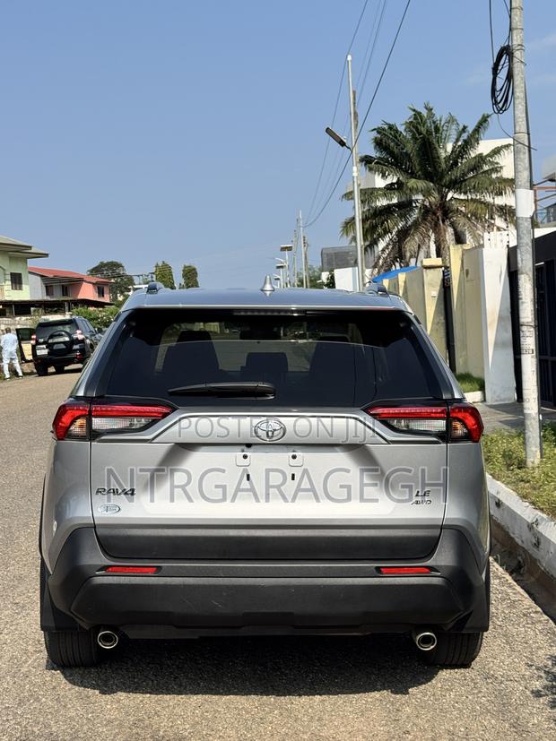 Toyota RAV4 LE FWD 2020 Gray