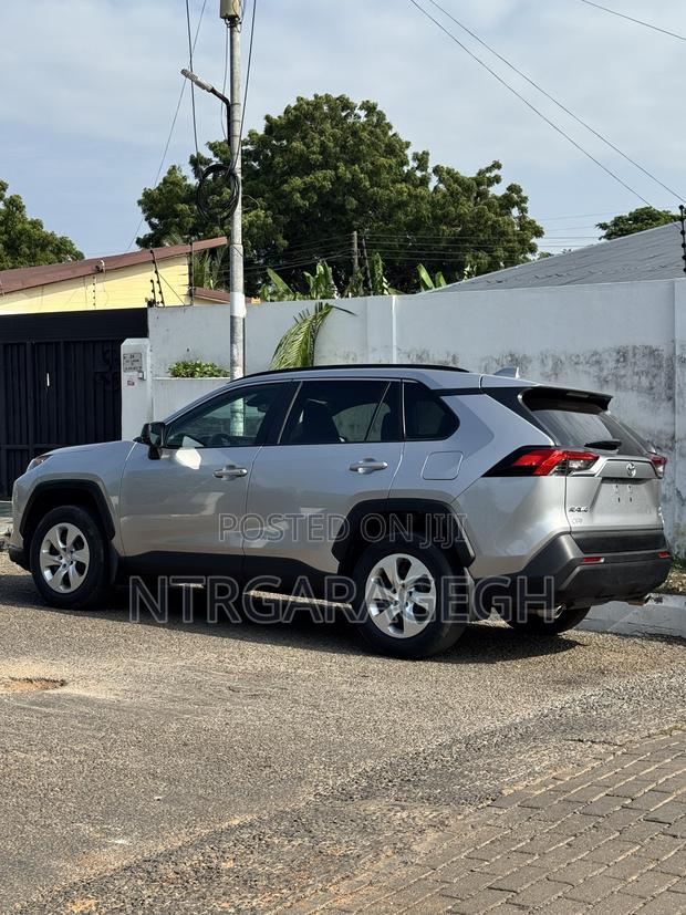 Toyota RAV4 LE FWD 2020 Gray