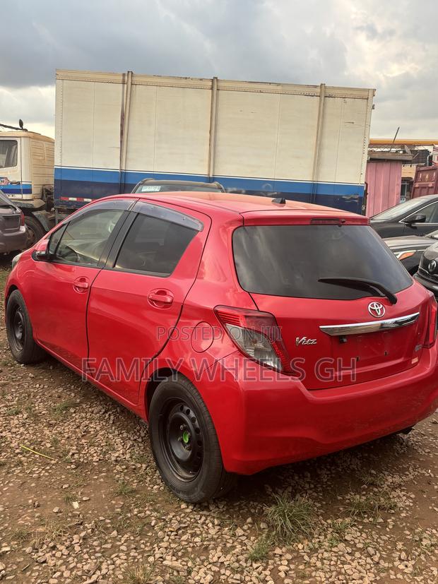 Toyota Vitz 1.3 FWD 3dr 2012 Red