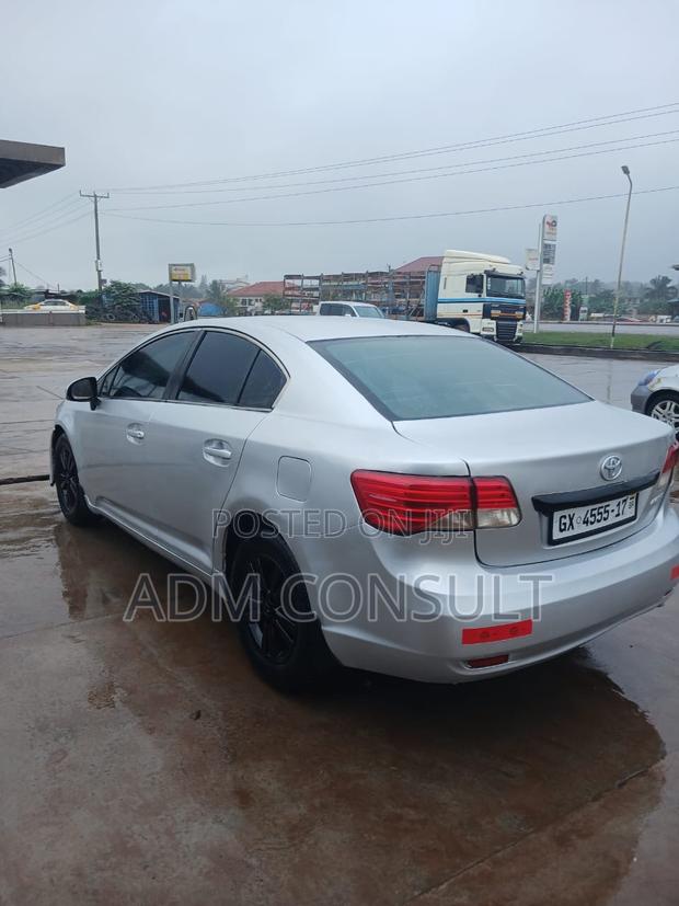 Toyota Avensis 2015 Silver