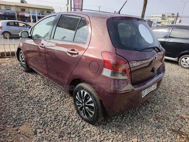 Toyota Vitz 2010 Burgundy