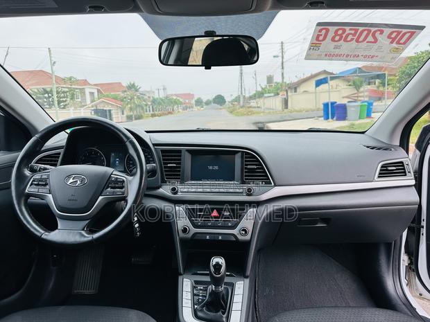 Hyundai Elantra Sport Sedan FWD (1.6L 4cyl 6M) 2017 White