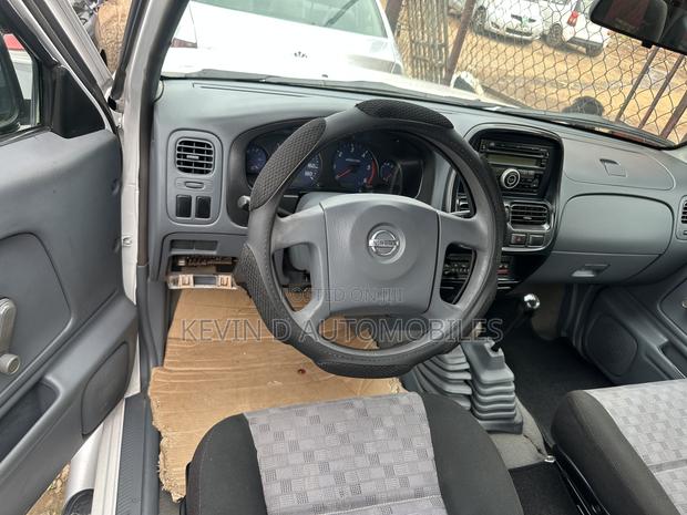 Nissan Hardbody 2013 White