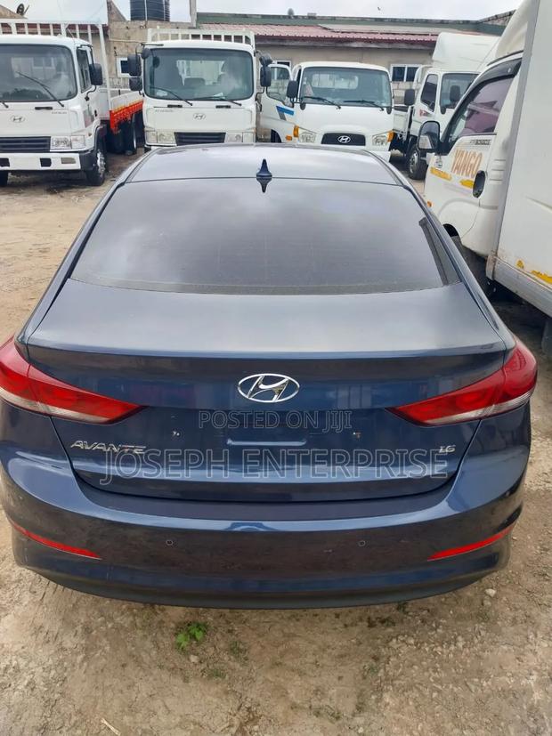 Hyundai Avante 2017 Blue