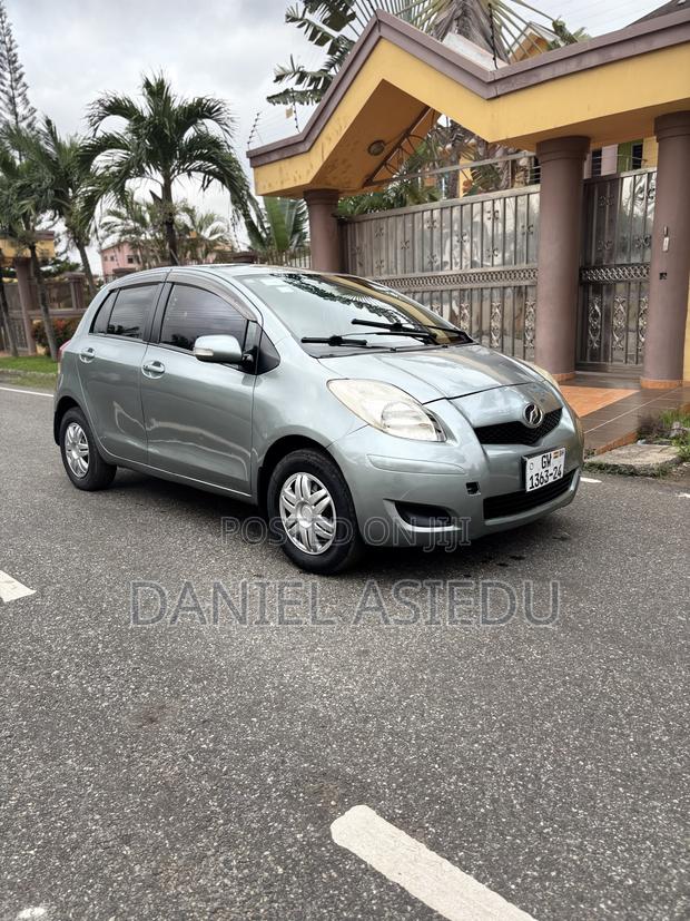 Toyota Vitz 1.3 AWD 3dr 2010 Gray
