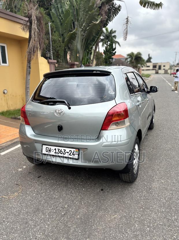 Toyota Vitz 1.3 AWD 3dr 2010 Gray