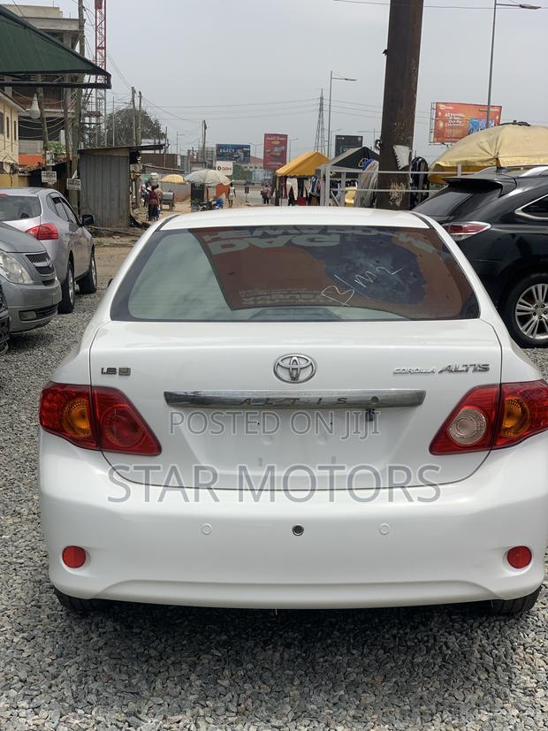 Toyota Corolla Altis 2010 White