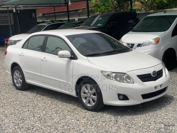 Toyota Corolla Altis 2010 White